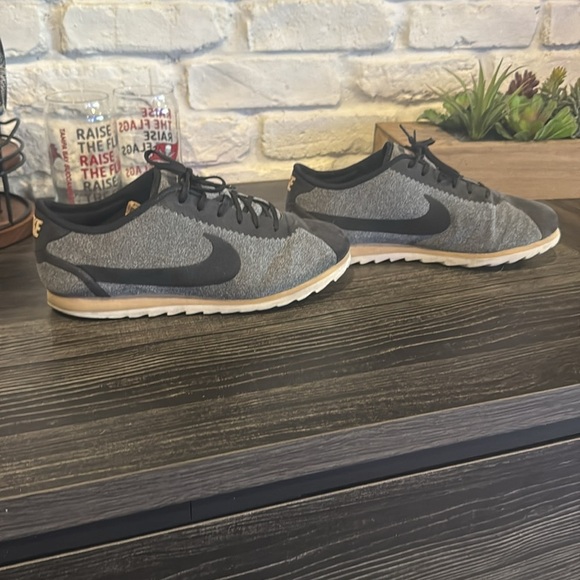 Nike Shoes - Women’s Nike Black and Gray low profile Sneakers